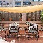 Sunny Central Apartment With A 100M2 City Oasis