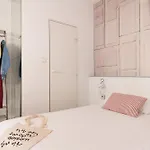 Chic & Basic Tallers Hostal