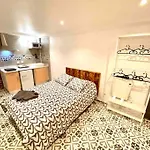 B4 Estudio Nuevo! Cocina Y Bano Privado! A 1 Calle Del Metro