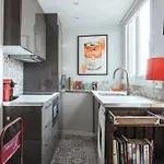 Cozy Penthouse Studio With Private Rooftop Terrace