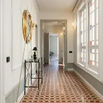 Spacious Stylish 4-Bedroom Modernist Apartment