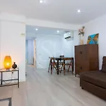 Practico Apartamento Con Terraza En Eixample