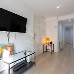Practico Apartamento Con Terraza En Eixample