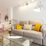 Cozy Apartment In Residential Center By Maison Pinata