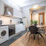 Cosy Apartment On Llanca Street