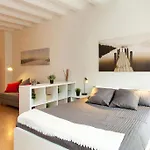 Centrico Estudio Zona Ramblas 22
