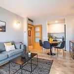 13Mal1077- Magnific 2Br Flat