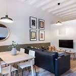 Oasis With A Sunny Terrace In The Heart Of Gracia