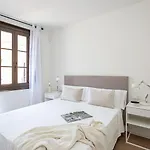 Modern 1 Bedroom Apartments Near Drassanes
