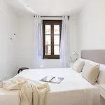 Modern 1 Bedroom Apartments Near Drassanes