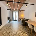 Liceu Apartments By Gaiarooms