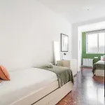Big Apartment For 15 In The Heart Of Eixample