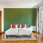 Big Apartment For 15 In The Heart Of Eixample