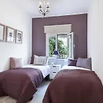 Charming & Quiet Park Guell Apartment