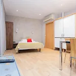 Ainb Born Tiradors Apartments