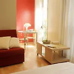 Ainb Born Tiradors Apartments