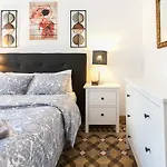 The 5 Room\'S House