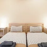 Avenida Apartments Piquer