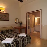 Hostal Rembrandt