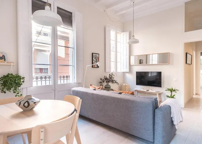 Light, Cozy Terrace And Local Life In Gracia