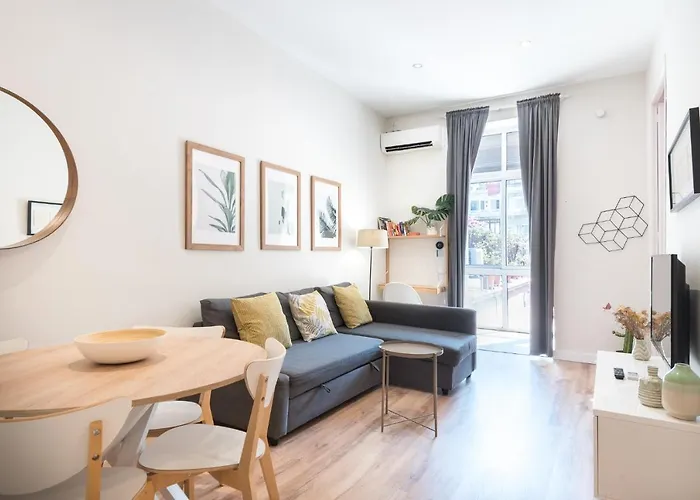 Sunny Central Apartment With A 100M2 City Oasis