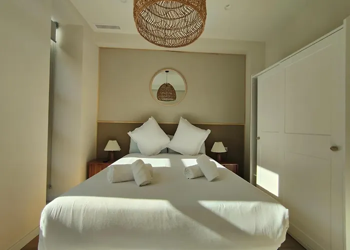 Mr Luxury Born 1Br Apartment With Balcony