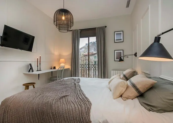 Luxury 4-Bedrooms In Rambla De Catalunya