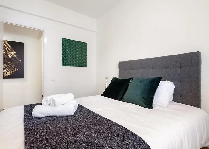 Exclusive Huge 4 Double Bedroom City Center