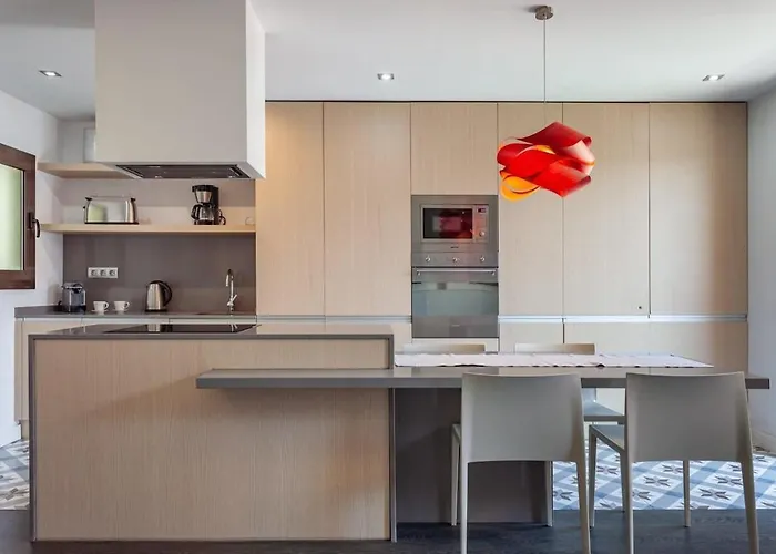 3-Bedroom Penthouse With Terrace In Eixample