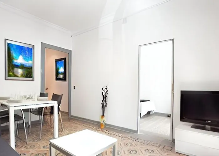 Central Apartment For 5 People