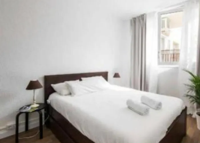 Sagrada Familia Double Sunny Room Metro L-5