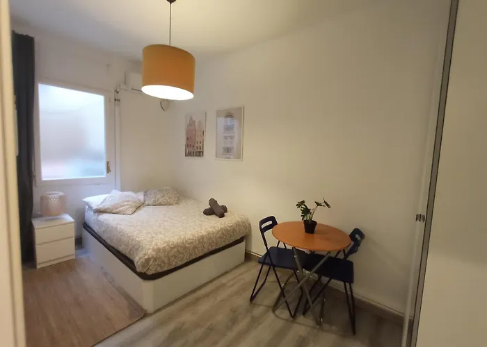 Private Rooms On Tamarit Street