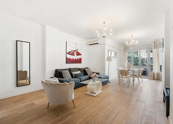 Fridays Flats Spacious 4Br Family Retreat