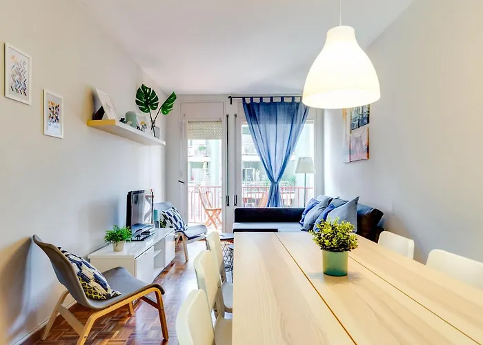 Spacious 4 Bedroom Apartment Fira Bcn & Camp Nou