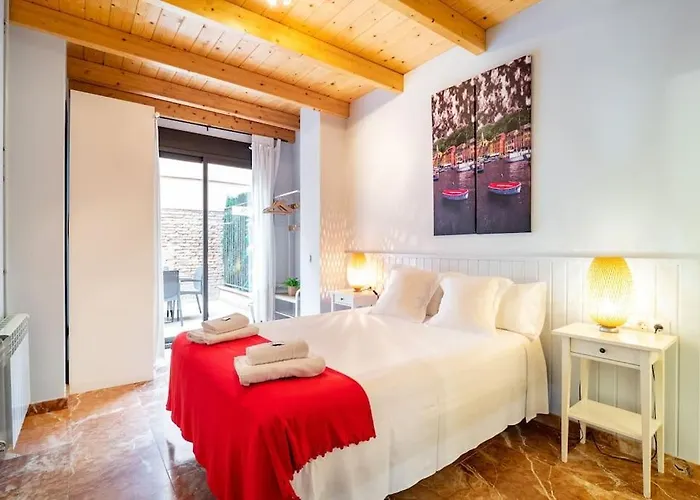 SAGRADA FAMILIA FULLY EQUIPPED 2 BED 2 BATHROOM SPACIOUS OASIS APARTMENT with LARGE TERRACE REF MRHAC
