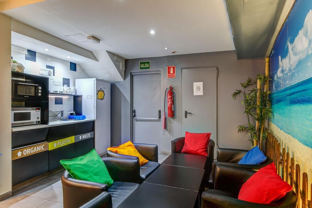 Sun & Moon Hostel *