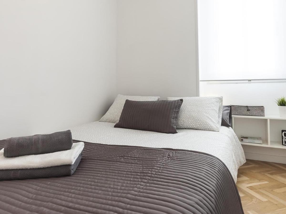 Lets Holidays In Sant Marti Appartement