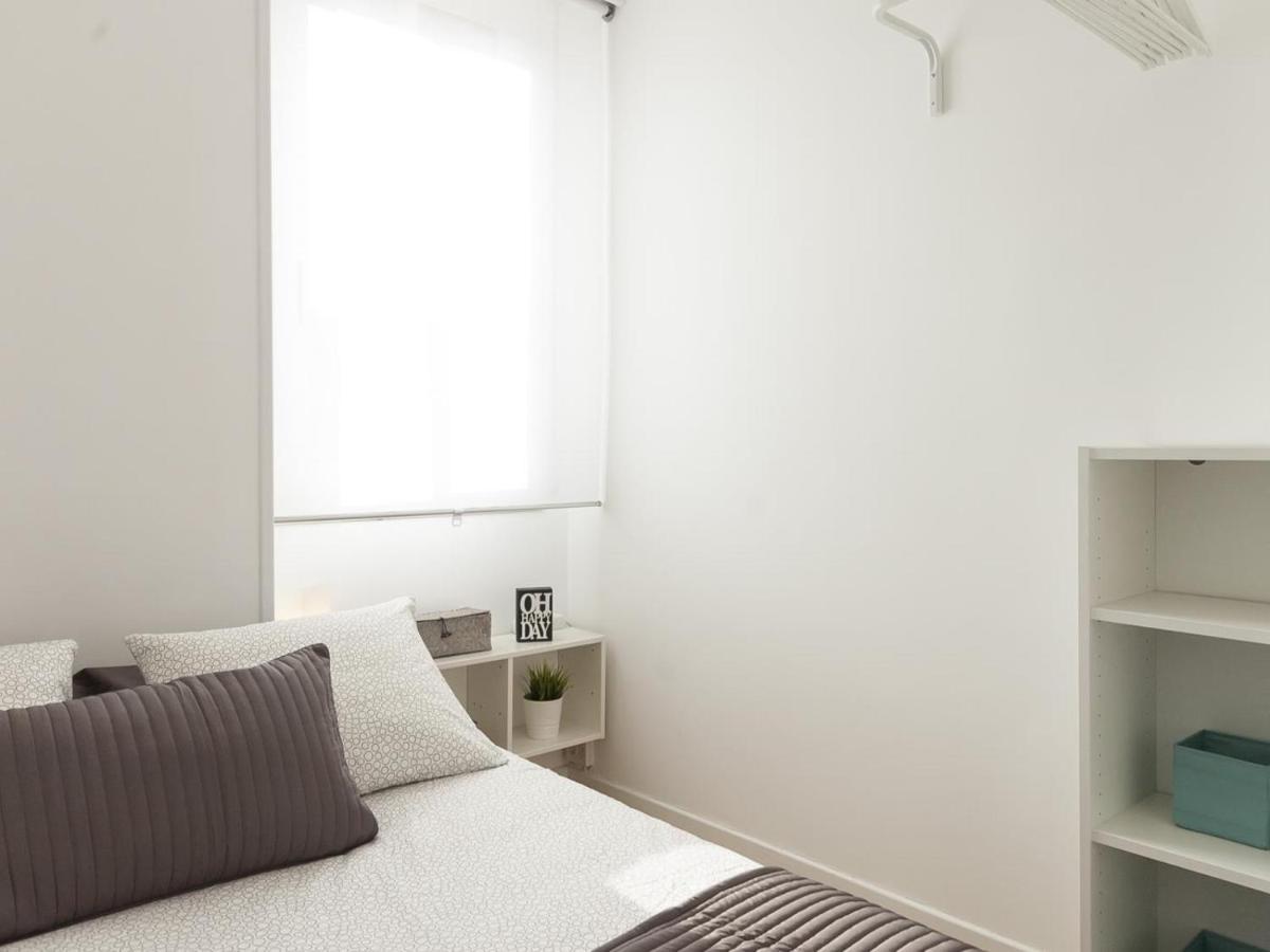 Lets Holidays In Sant Marti Appartement