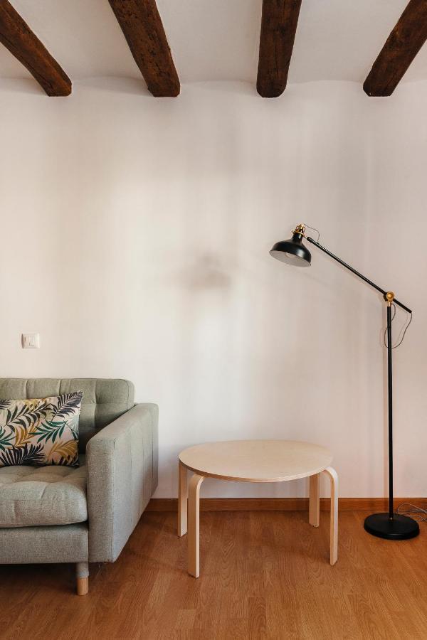 Cozy Rambla Del Raval Apartment Barcelona