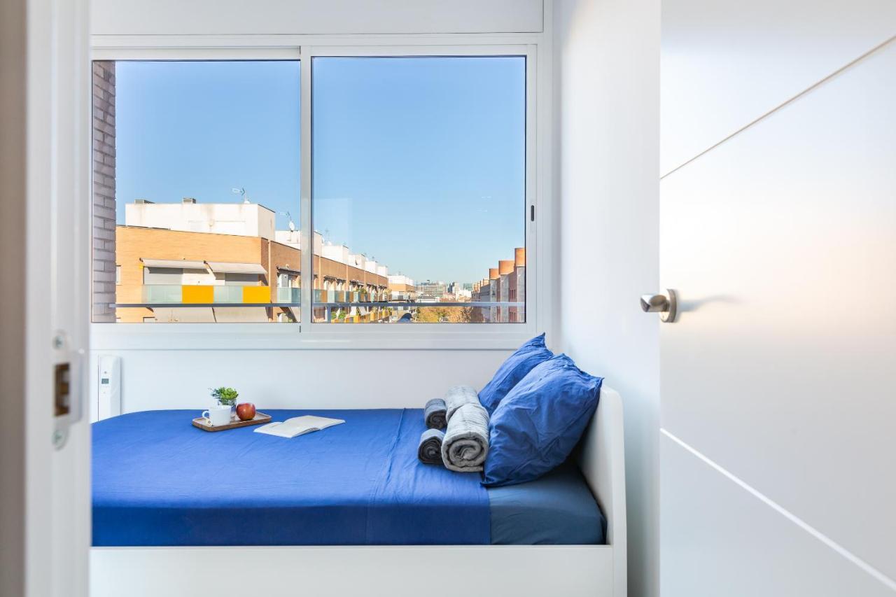 3Br - 2Bh Sunny And Spacious Apartment 10 Min Walk From Beach Barcelona
