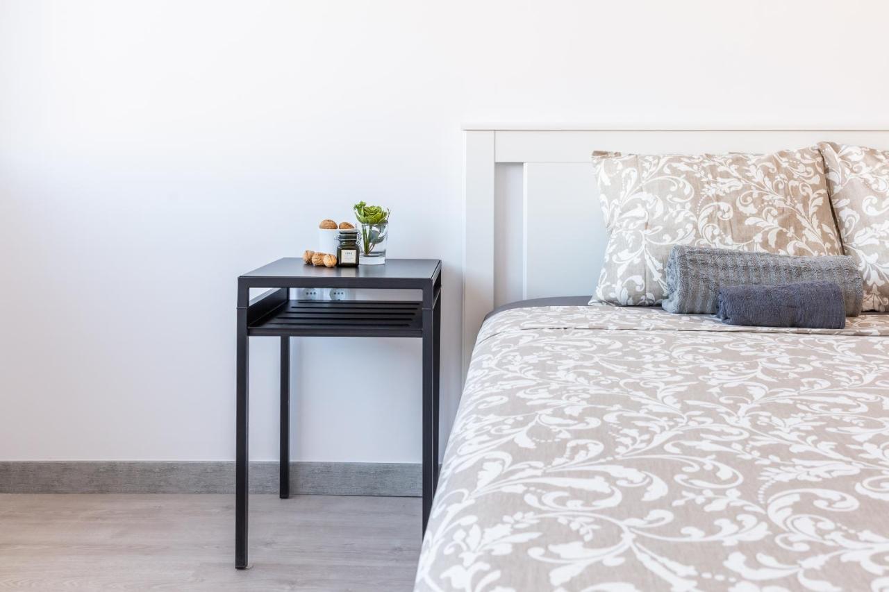 3Br - 2Bh Sunny And Spacious Apartment 10 Min Walk From Beach Barcelona