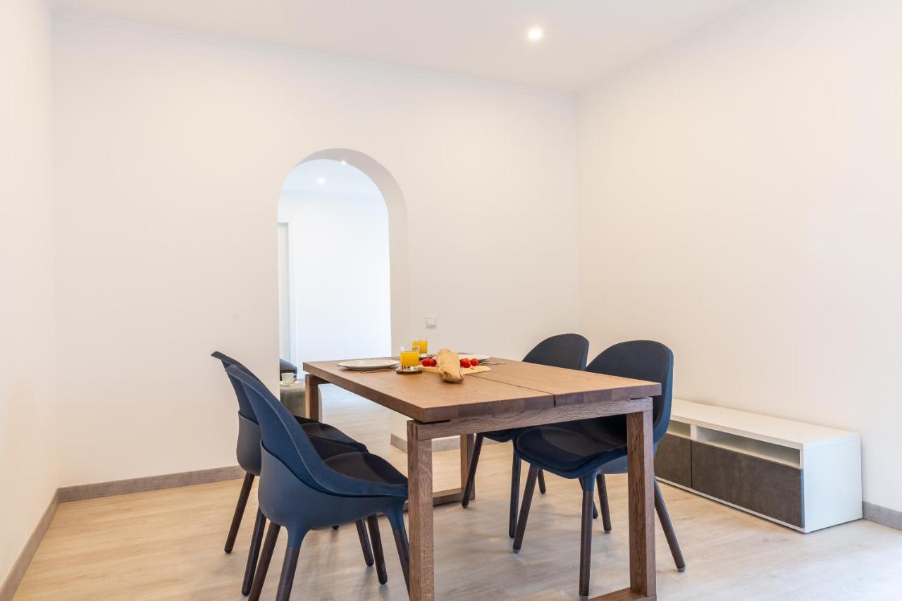 3Br - 2Bh Sunny And Spacious Apartment 10 Min Walk From Beach * Barcelona