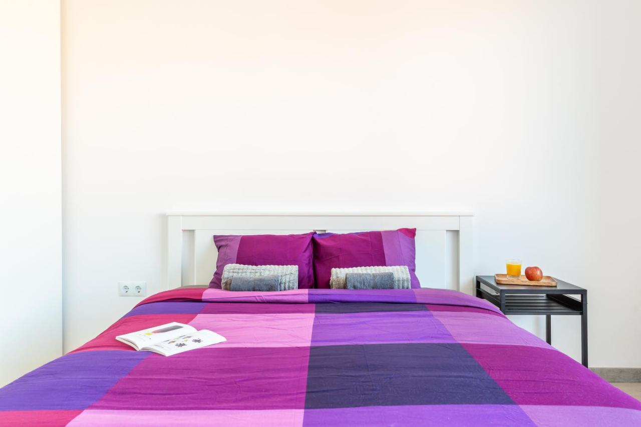 3Br - 2Bh Sunny And Spacious Apartment 10 Min Walk From Beach Barcelona