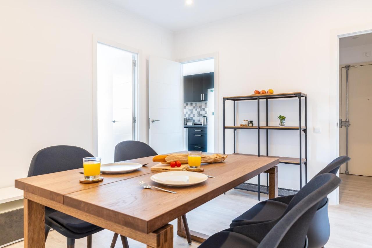 3Br - 2Bh Sunny And Spacious Apartment 10 Min Walk From Beach Appartement *