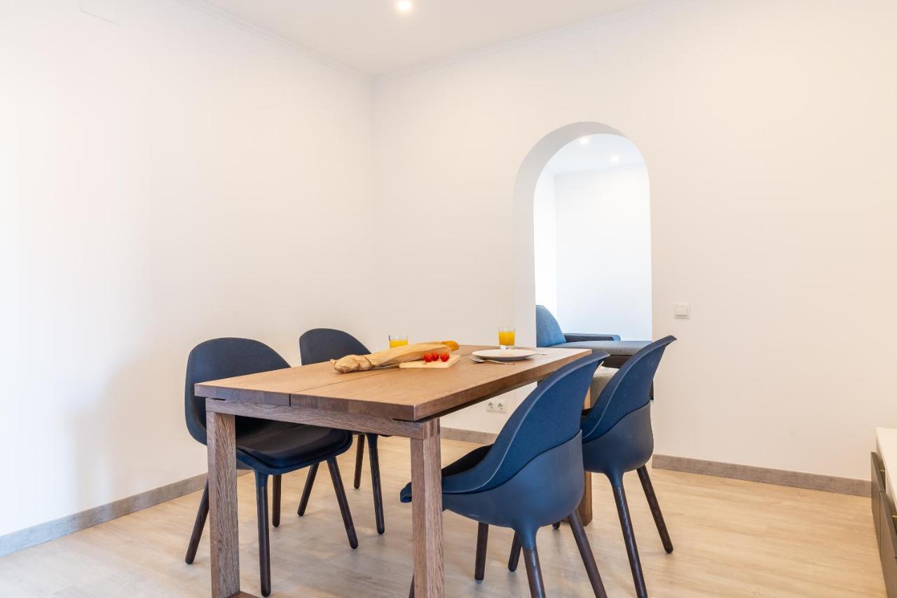 3Br - 2Bh Sunny And Spacious Apartment 10 Min Walk From Beach Apartment Barcelona