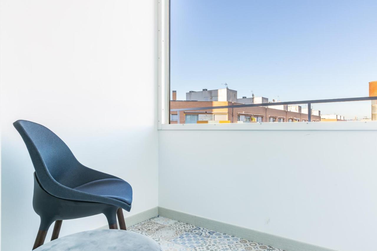 3Br - 2Bh Sunny And Spacious Apartment 10 Min Walk From Beach