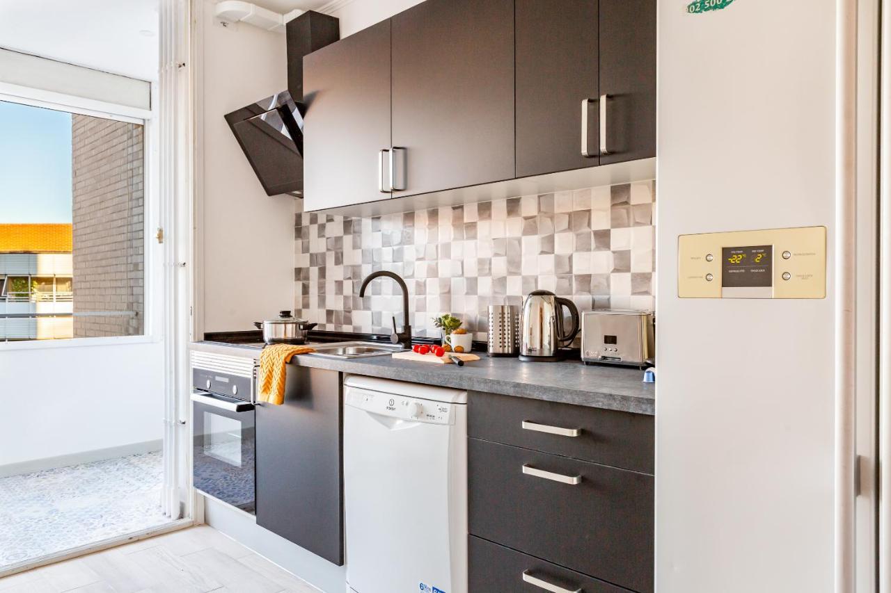 Appartement 3Br - 2Bh Sunny And Spacious Apartment 10 Min Walk From Beach