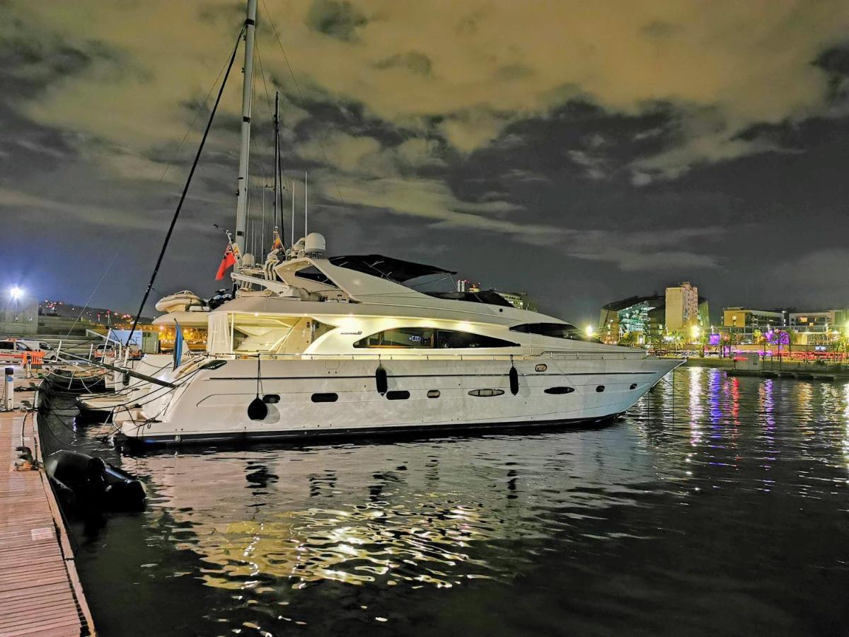 Botel Rent Luxury Motor Yacht Barcelona