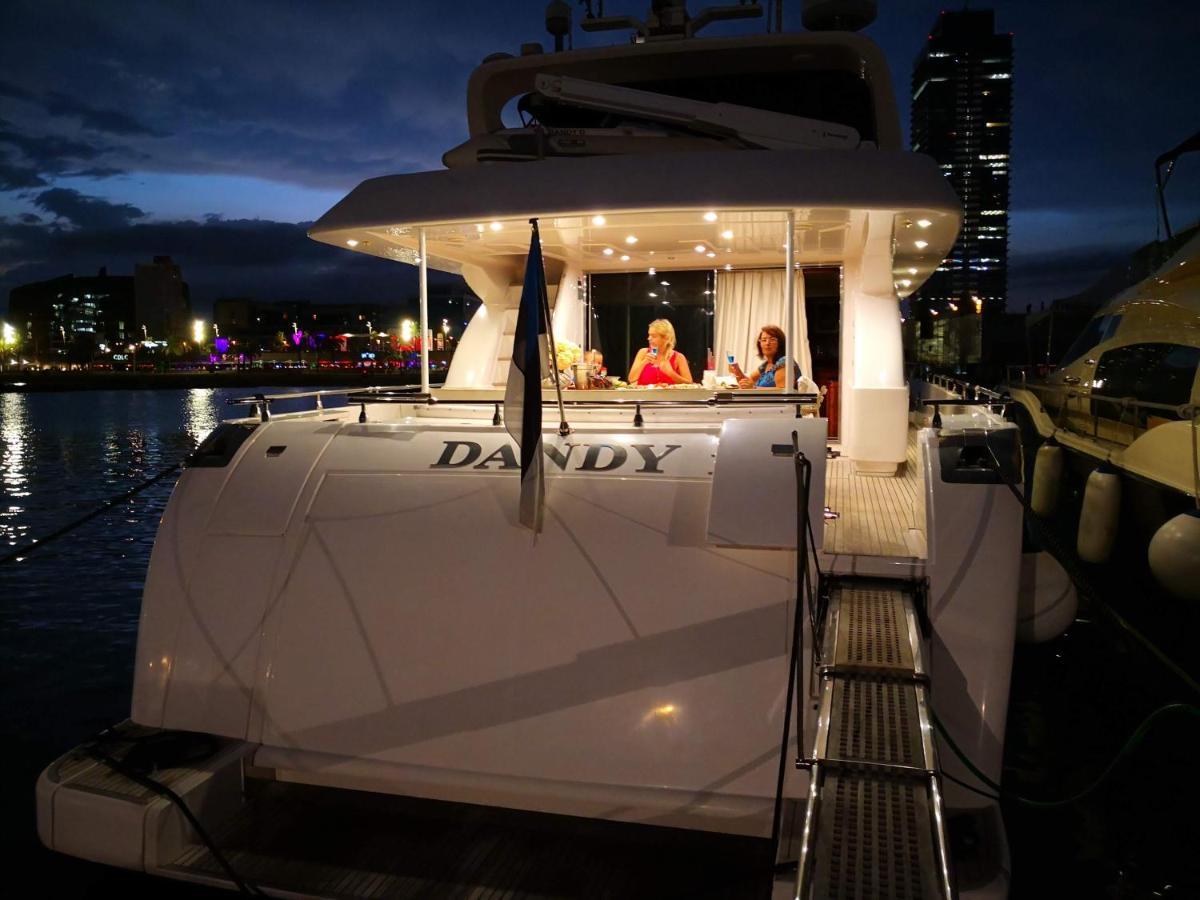 Botel Rent Luxury Motor Yacht Barcelona