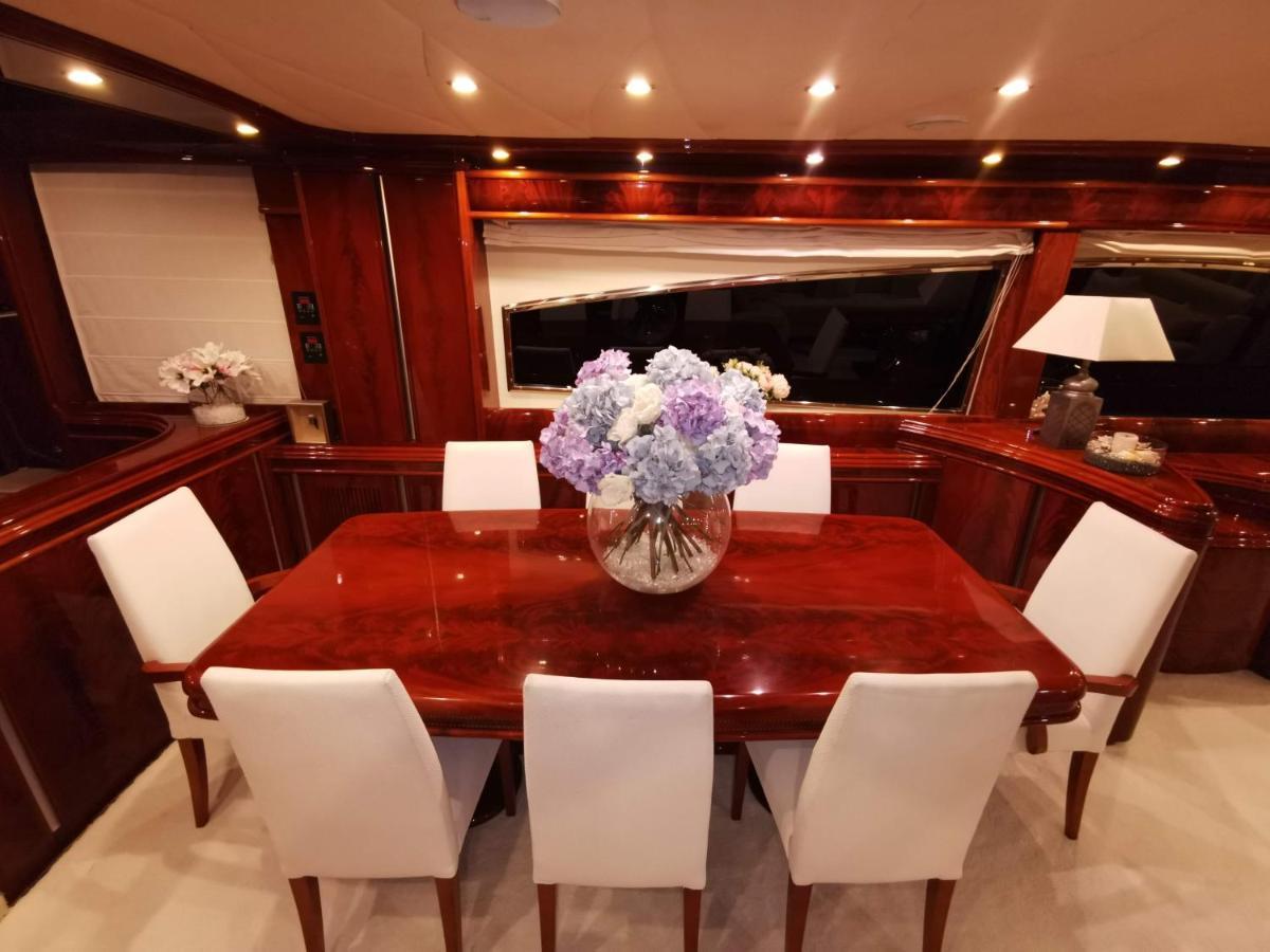 Botel Rent Luxury Motor Yacht *